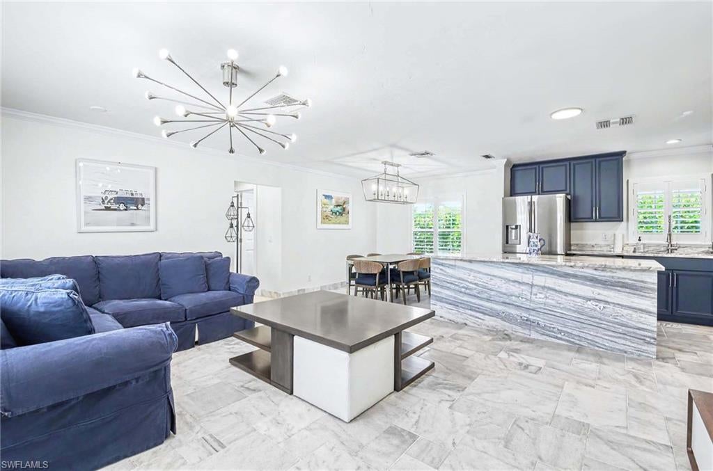 112 Capri BLVD