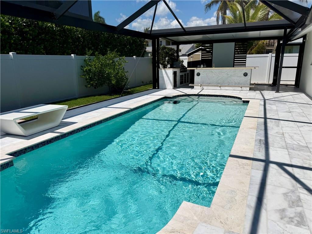 112 Capri BLVD
