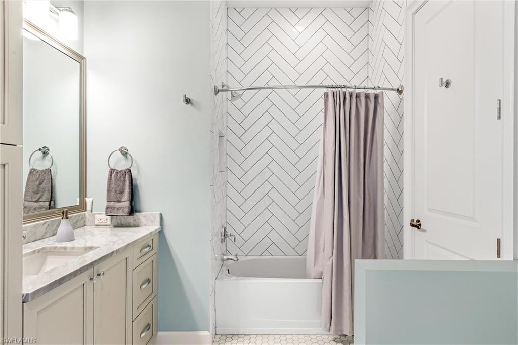 ROYAL HARBOR - Residential