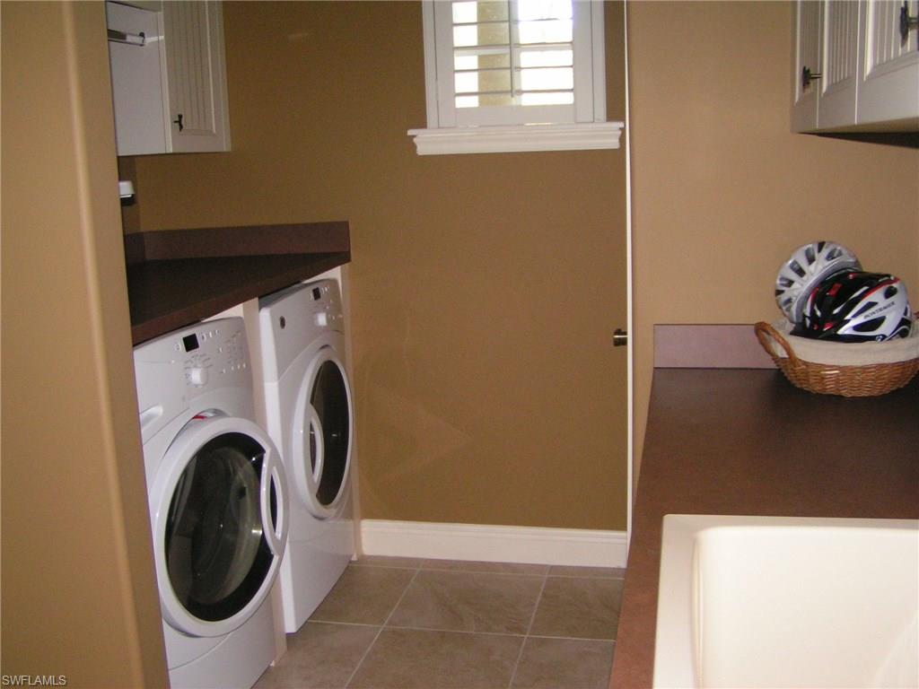 WHISPERING OAKS - Residential