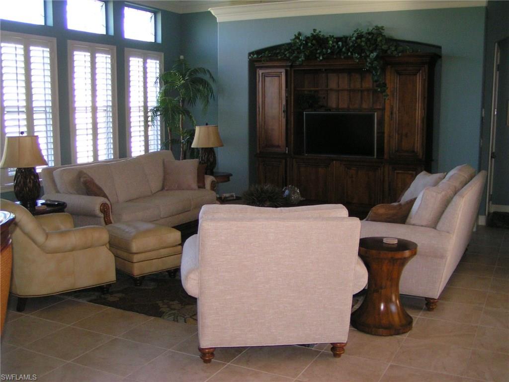 WHISPERING OAKS - Residential