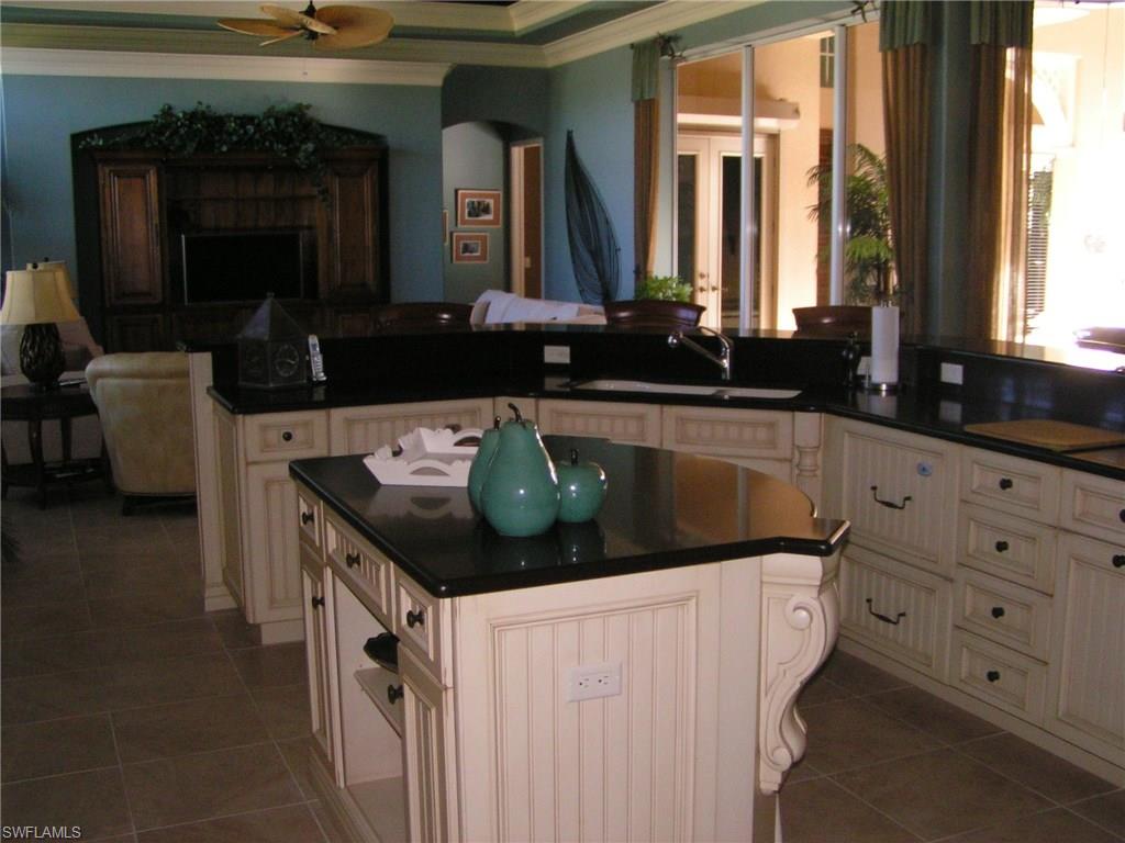 WHISPERING OAKS - Residential