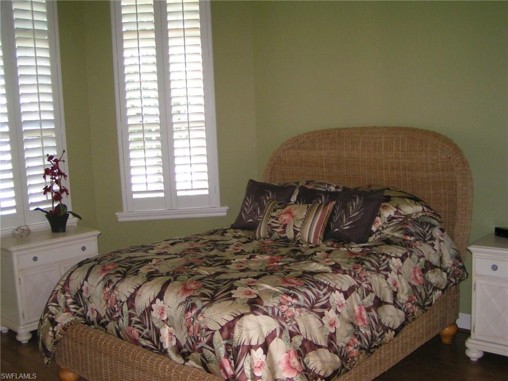 WHISPERING OAKS - Residential