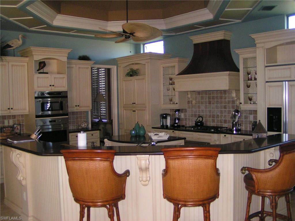 WHISPERING OAKS - Residential