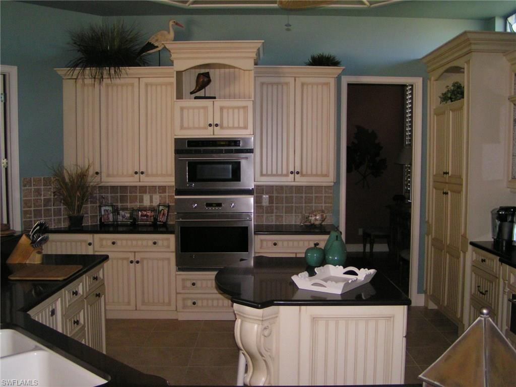 WHISPERING OAKS - Residential