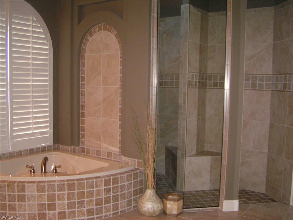 WHISPERING OAKS - Residential