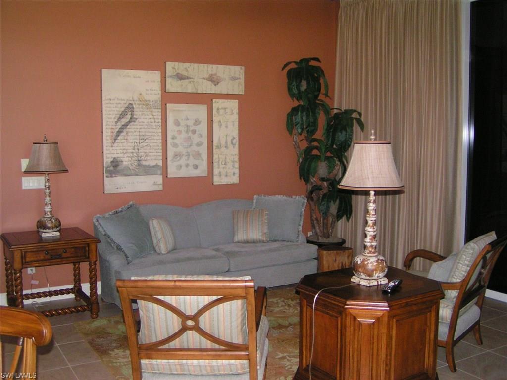 WHISPERING OAKS - Residential