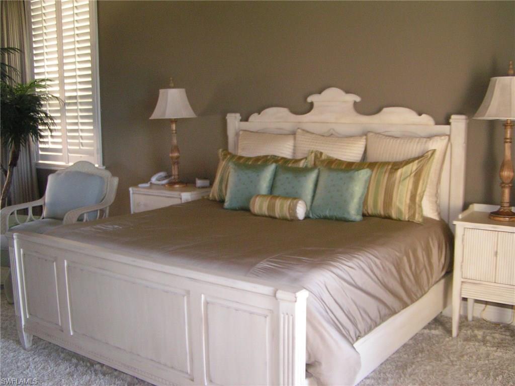 WHISPERING OAKS - Residential