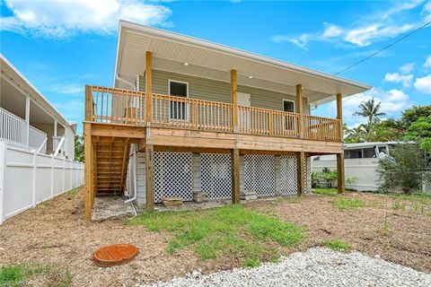 627 Palm AVE GOODLAND FL 34140