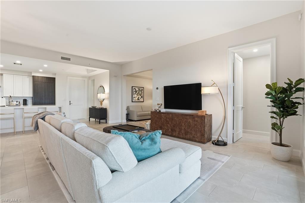 ELEVEN ELEVEN CENTRAL - Residential Lease