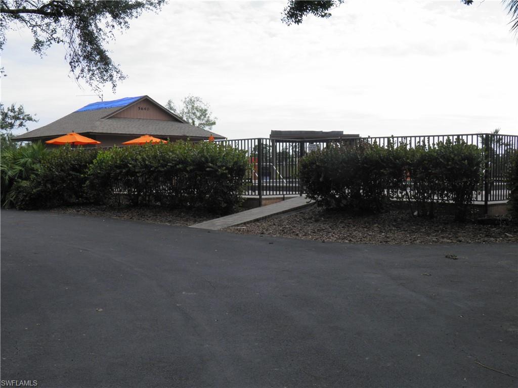 LAUREL OAKS - Residential