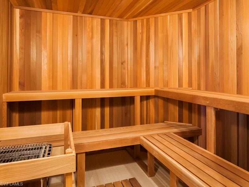 SEASONS AT NAPLES CAY - Residential