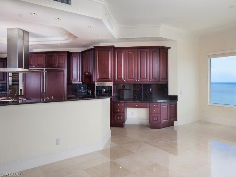 SEASONS AT NAPLES CAY - Residential