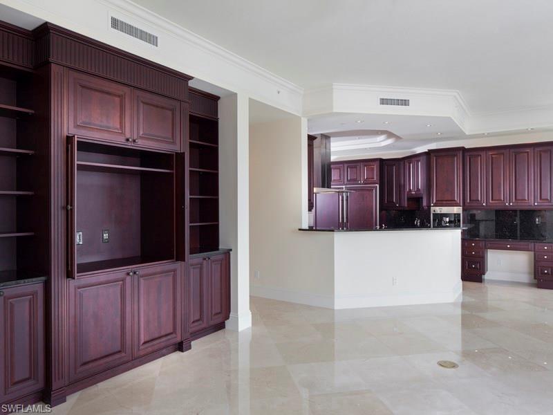 SEASONS AT NAPLES CAY - Residential