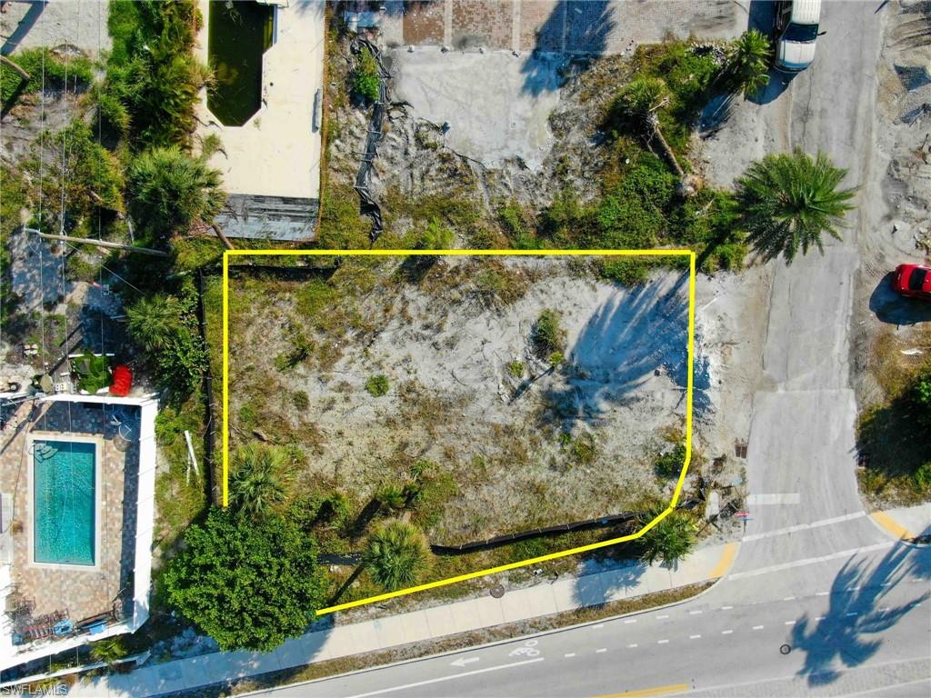 GULF ISLAND MANOR - Land