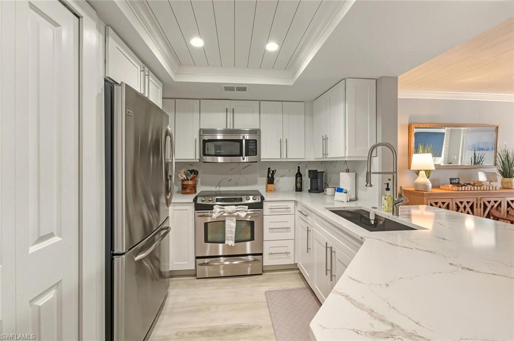 CHATEAU VANDERBILT - Residential Lease