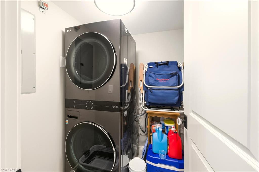 CHATEAU VANDERBILT - Residential Lease