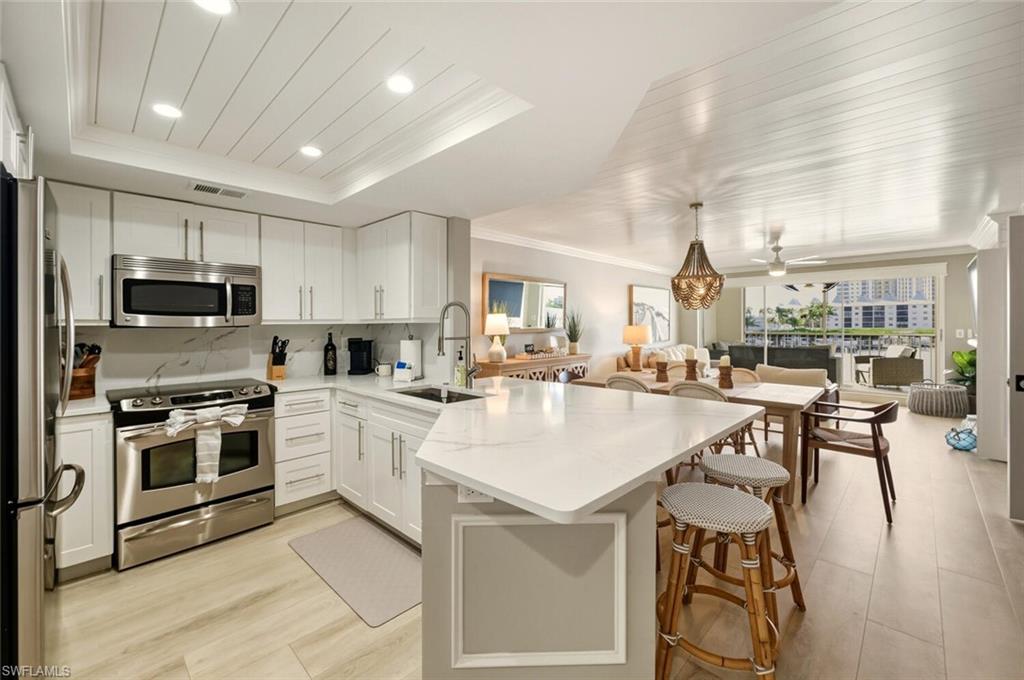 CHATEAU VANDERBILT - Residential Lease