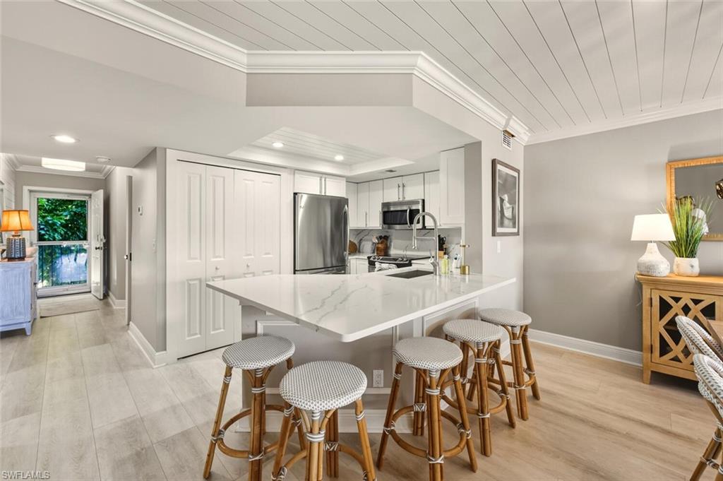 CHATEAU VANDERBILT - Residential Lease