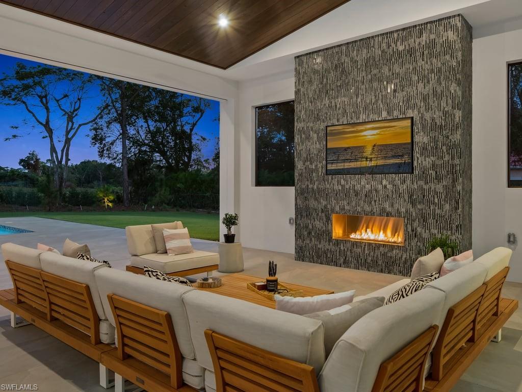 PINE RIDGE - Residential