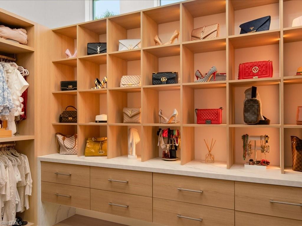 PINE RIDGE - Residential