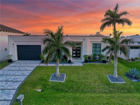 836 Miramar CT CAPE CORAL FL 33904