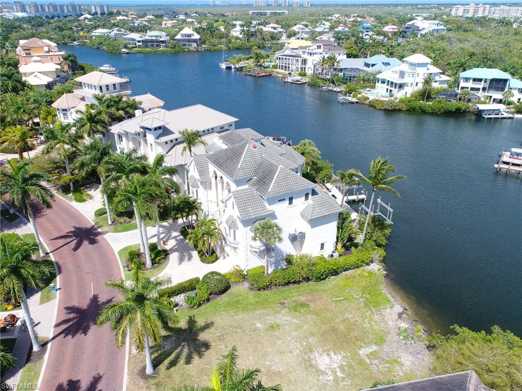 BAREFOOT BEACH - Land