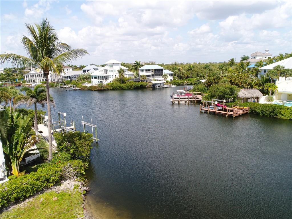 BAREFOOT BEACH - Land