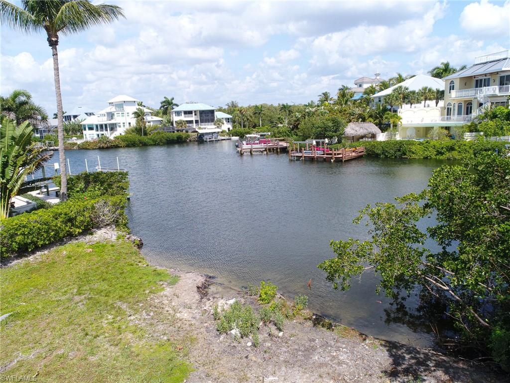 BAREFOOT BEACH - Land