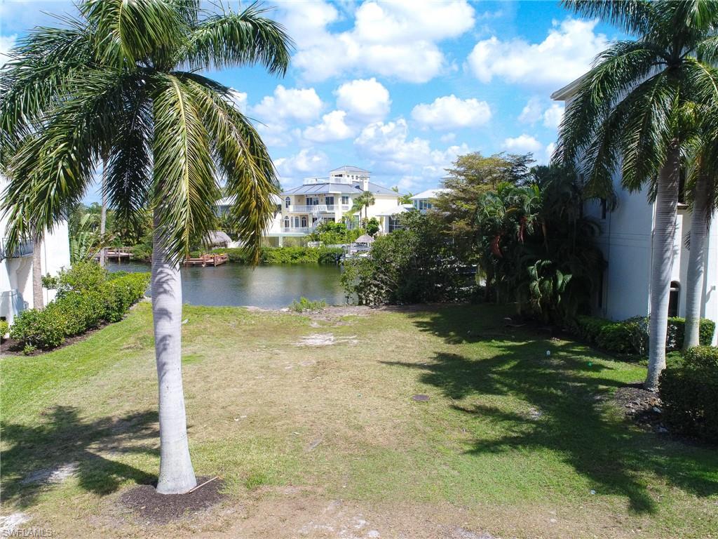 BAREFOOT BEACH - Land