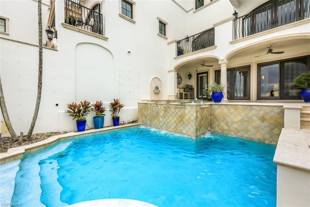 VISTA ROYALE - Residential