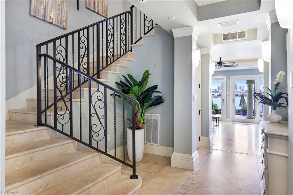 VISTA ROYALE - Residential