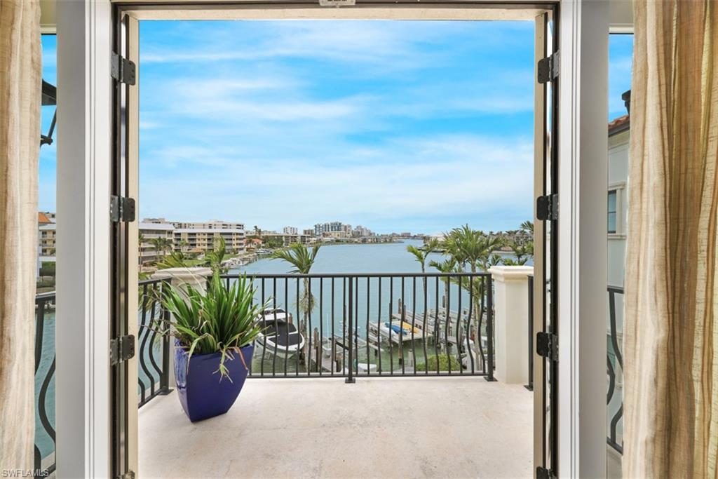 VISTA ROYALE - Residential