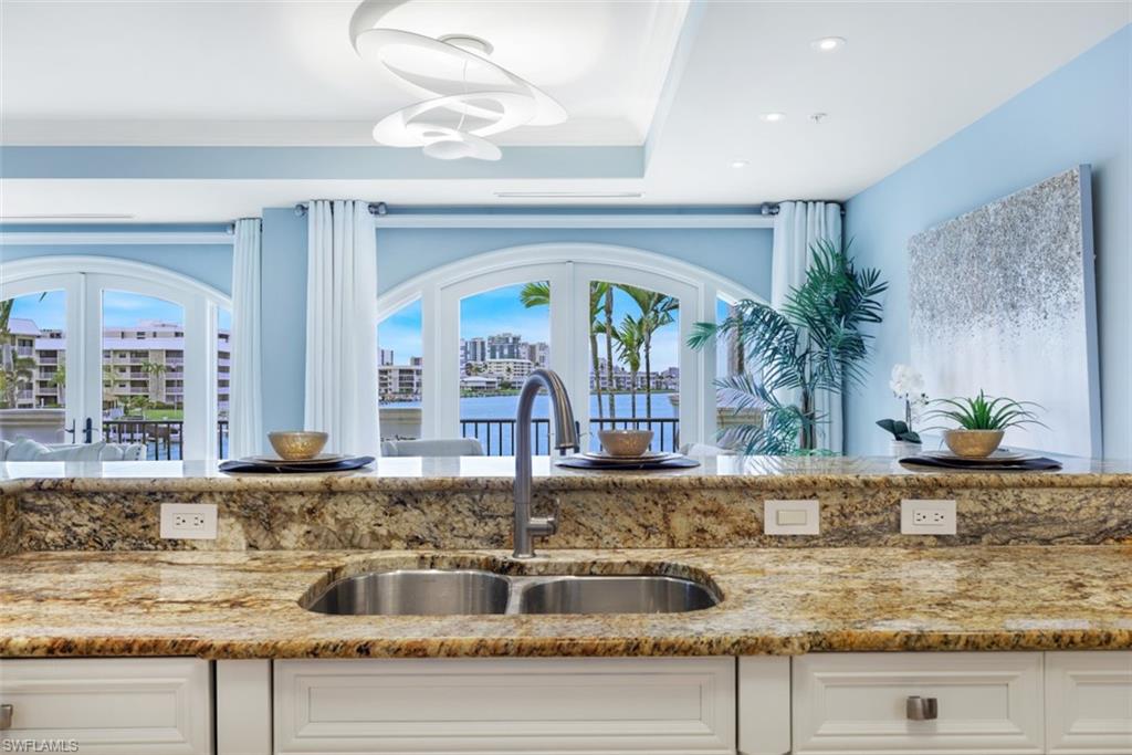 VISTA ROYALE - Residential