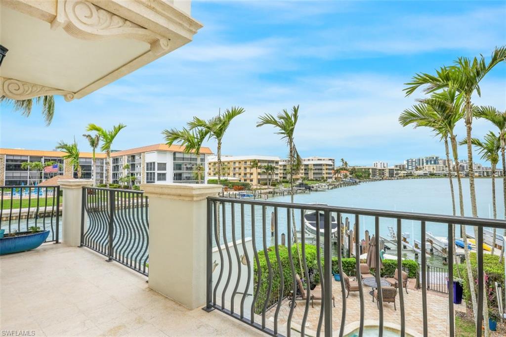 VISTA ROYALE - Residential