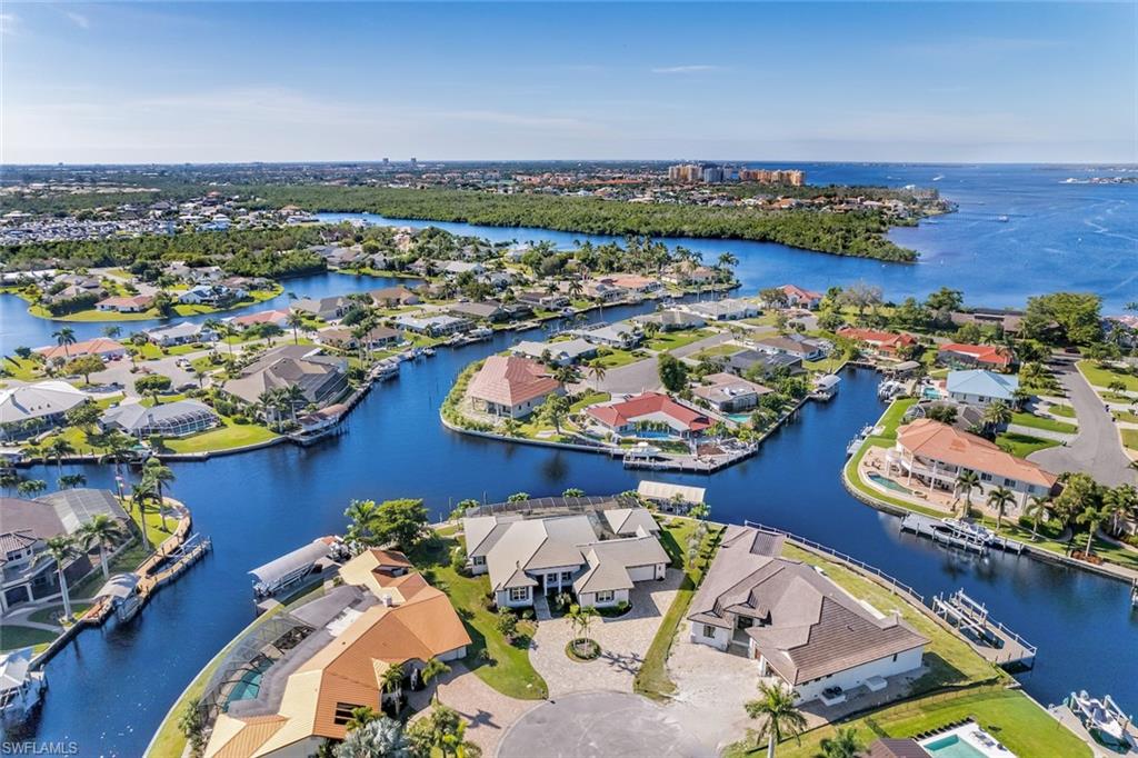 TOWN AND RIVER - Residential