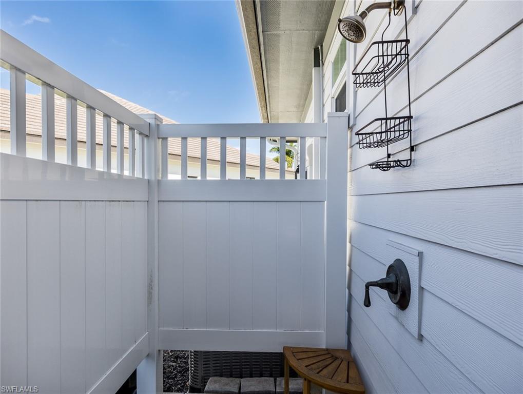 TOWN AND RIVER - Residential