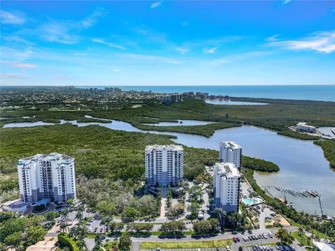 425 Cove Tower Dr Unit 403, Naples, FL 34110 - #: 225017202