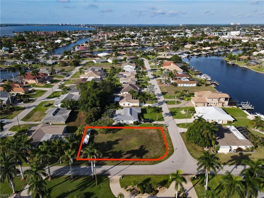 Don't miss out on this exceptional opportunity to own a prime piece of real estate in the desirable SE Cape Coral! This lot is ideally situated across from stunning waterfront properties, making it the perfect canvas for your dream home or a smart investment for the future.