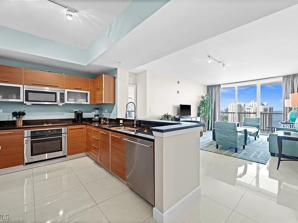 OASIS OF FORT MYERS - Residential Lease