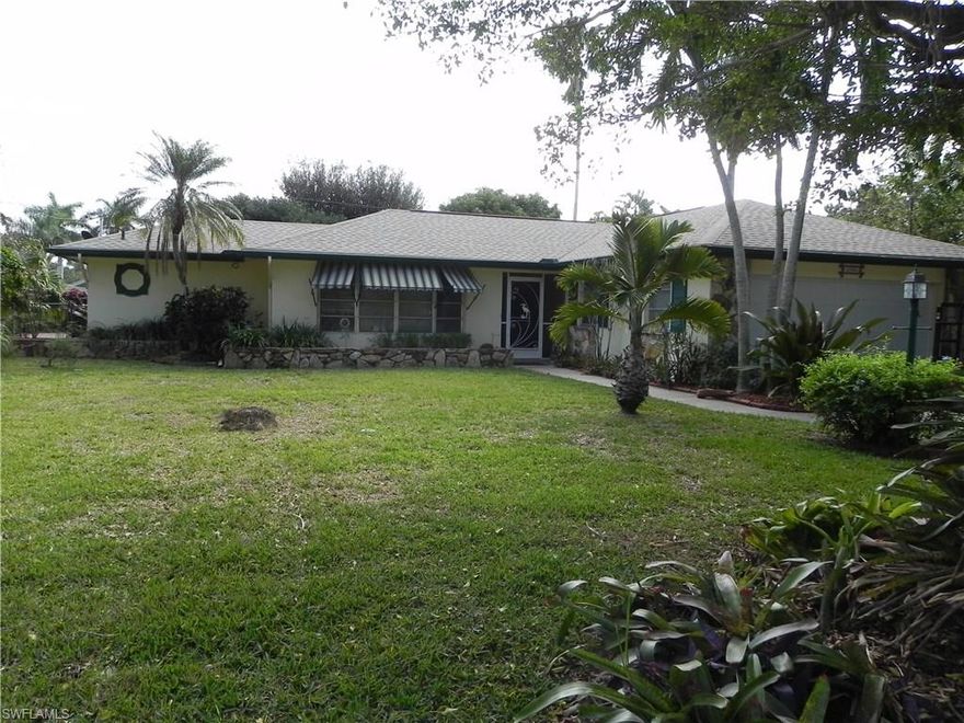 Just reduced! Old Florida pool home in the desirable Tanglewood subdivision! 2 bed 2 ba home right off McGregor Blvd.  Brand new stainless steel appliances in the kitchen.  Very roomy floor plan...lots of room for entertaining! Large master bedroom with split floorplan.  Makes nice privacy for guests. Close to everything! Ride your bikes downtown!  Beaches, dining, shopping, entertainment all within minutes from this beautiful home! Call today for your private viewing!