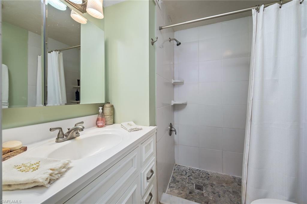 VILLAGES - Residential Lease