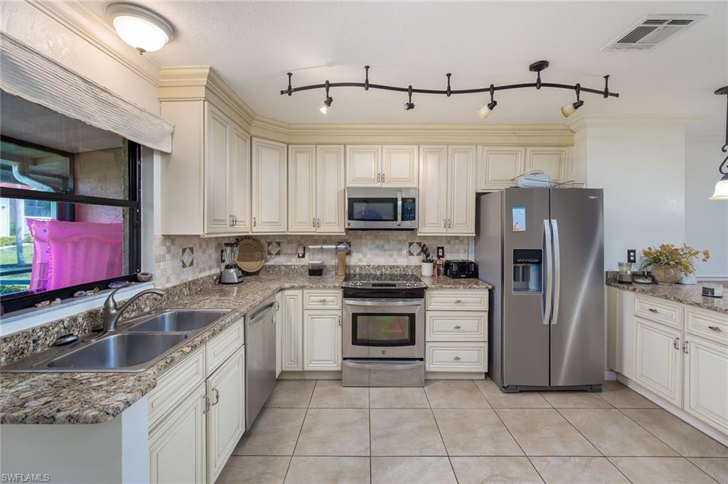 VILLAGES - Residential Lease