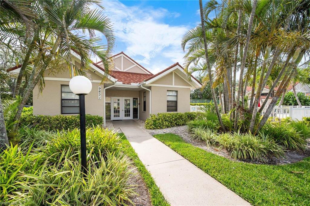 VILLAGES - Residential Lease