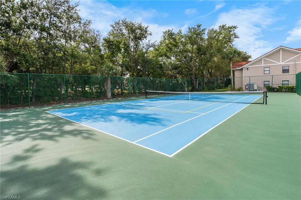 VILLAGES - Residential Lease