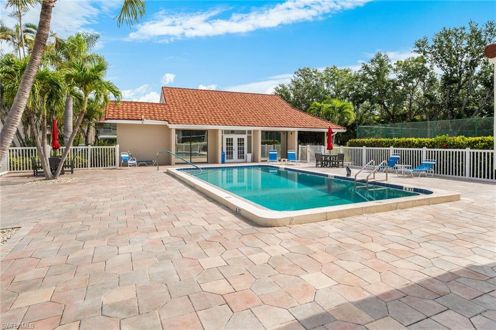 VILLAGES - Residential Lease