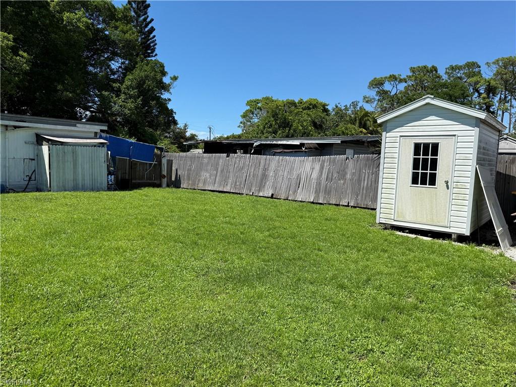 WEEKS REBECCA - Land