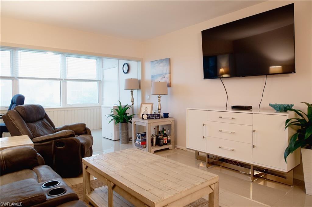 SEVEN LAKES - Residential Lease