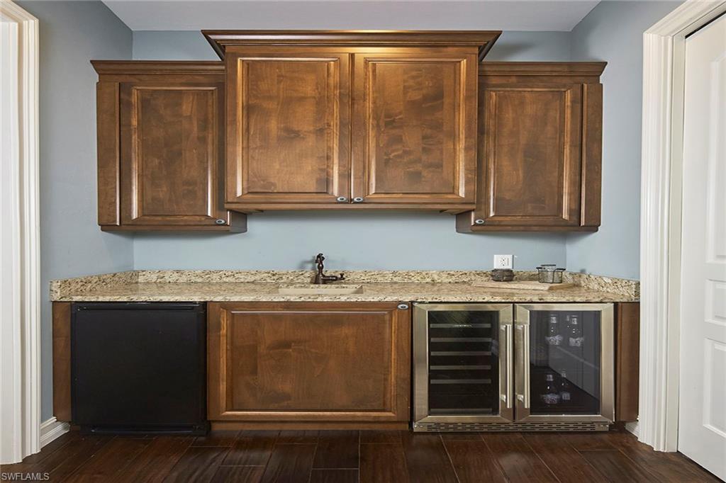 MOORINGS - Residential