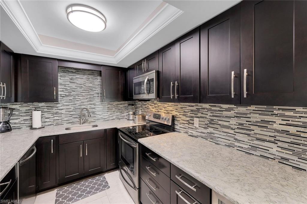 GLADES COUNTRY CLUB - Residential